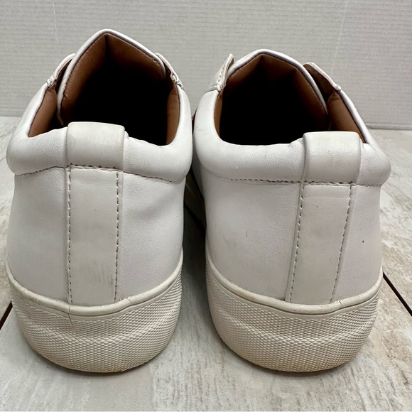 Steve Madden Mystify Size 8.5 Slip On White Sneakers Red White And Blue Strap - Picture 8 of 9